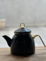 Pava enlosada negra con detalles dorados – 2,8 litros