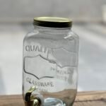 Dispenser de vidrio con detalles dorados