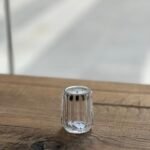 Salero acrílico facetado