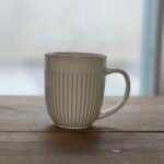 TAZA RAYA CON DISEÑO Y GUARDA