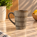 Taza Cónica de Cerámica Gris con Líneas