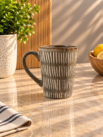 Taza Cónica de Cerámica Gris con Líneas
