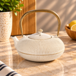 Tetera de Hierro Fundido Off-White con Asa Dorada 1200 ml